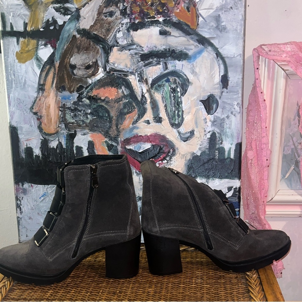 Fabianelli Stylish Gray Ankle Boots with Buckle Detail Made in Italy. Size 36-E